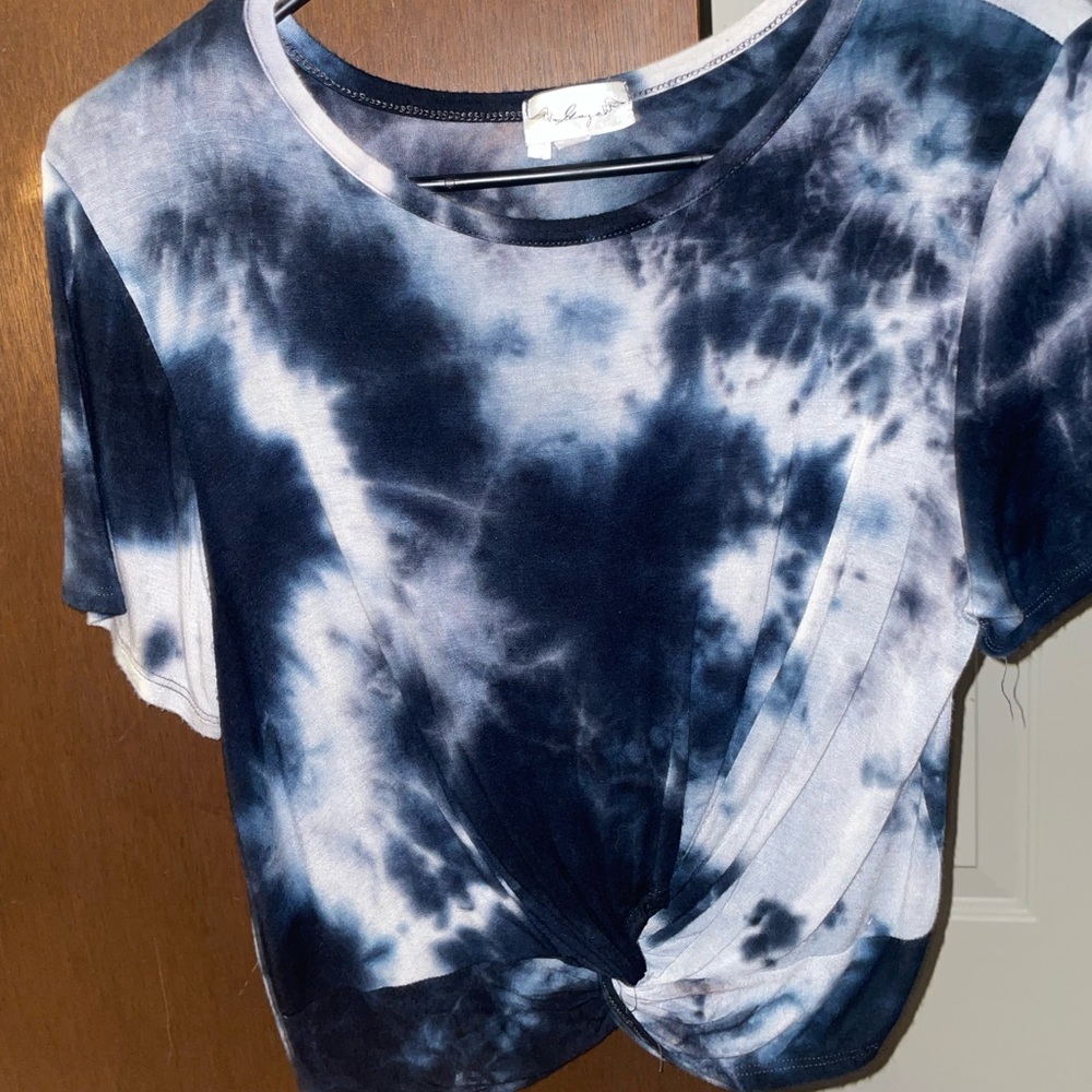 White and navy blue tie dye cropped t shirt